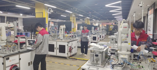 培植工匠精神，磨煉專業(yè)技能——自動化工程學(xué)院2024年學(xué)生職業(yè)技能大賽工業(yè)機(jī)器人系統(tǒng)操作員賽項(xiàng)順利舉行